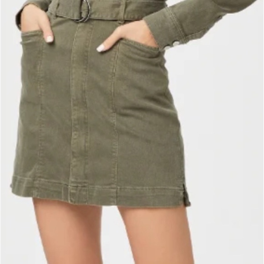 Paige Anessa Longleeve
Dress-vintage forest Medium - Picture 2 of 7